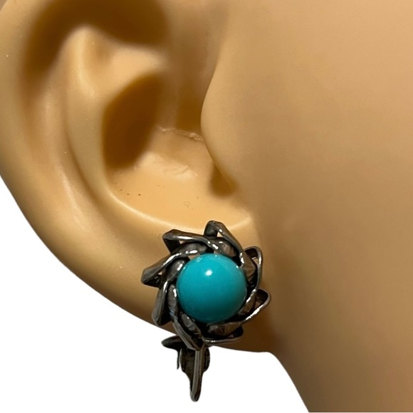 Vintage Silver Tone Clip On Earrings with Turquoise Cabochon - Picture 2 of 8